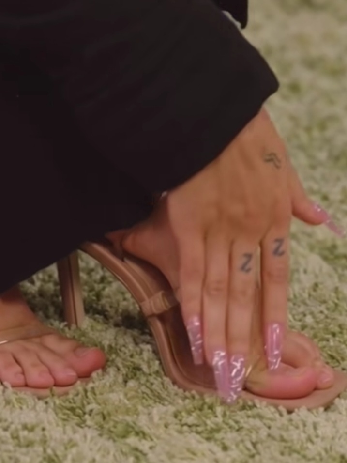 Maria Becerra Feet